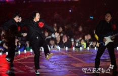 장미여관 익살스러운 무대[포토]