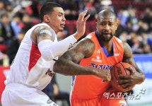 포웰 한번 해보자는거야?[포토]