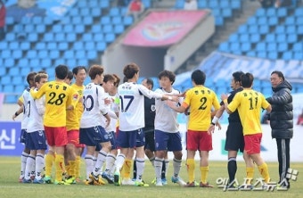 성남-대구 '송창호와 김태환의 충돌에 일촉즉발'[포토]