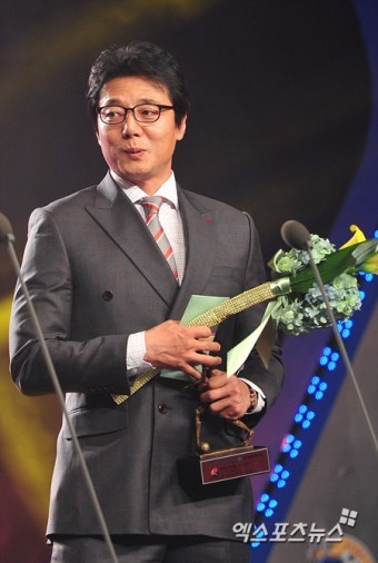 황선홍 감독 '2013 K리그 대상 감독상 수상'[포토]