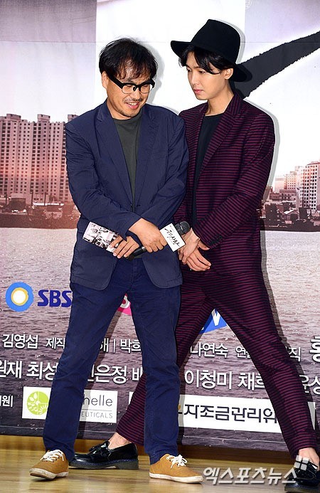 강원FC 정경호 감독, 선수들에게 신뢰 전하며 팀 이끌어