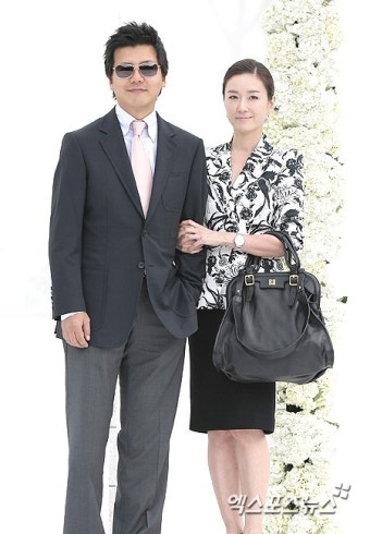 손지창·오연수 부부 미국行…'아들 유학 뒷바라지'