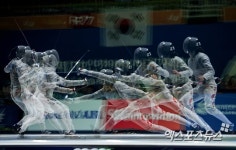 [인천AG)이라진 막고 찌르는 화려한 칼솜씨~[포토]