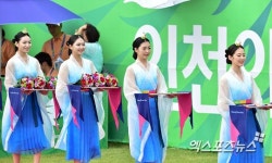 [인천AG]계양아시아드양궁장에 나타난 선녀들[포토]