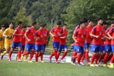 한국 U-19, 일본에 패해 조별리그 탈락…월드컵 진출 무산