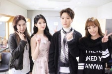 멜로디데이, 아이유-윤현상과 대기실에서 찰칵 훈훈