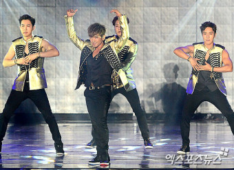 이민우 '화려한 퍼포먼스로 신화의 무대'[포토]
