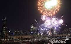 2015 여의도 불꽃축제의 화려한 시작[포토]