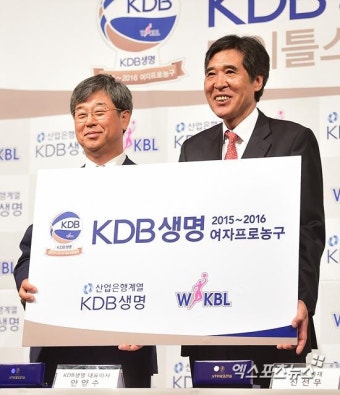 '기념촬영 하는 안양수 대표이사-신선우 총재'[포토]