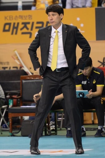 '첫 연승' 강성형 감독 