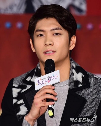 강태오 '공손하고 모범적인 국민아들 스타일'[포토]