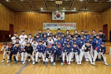 두산,  영일초등학교서 일일 야구교실 행사 실시