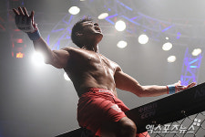 [로드FC] 노장 투혼 최영, 윤동식에 펀치 KO 승리 챔프 도전