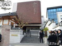 뜨거운 취재열기 속 가회동성당[포토]
