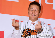 이대호 빅보이의 하트[포토]