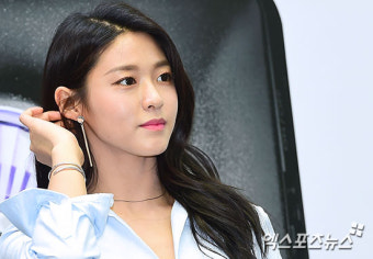 설현 '머리 넘기는 모습도 예뻐'[포토]