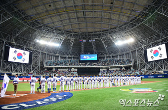 WBC 개막전 '애국가 연주되는 고척스카이돔'[포토]