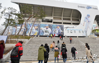'KBO 개막전을 맞아 삼성라이온즈파크를 찾은 야구팬들'[포토]
