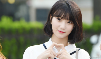 [사진한컷] 오마이걸 비니 '가슴 떨리는 눈맞춤'