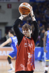 환희 안양 KGC 승리 기원 시투[포토]