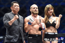 라파엘 피지에프 1라운드 KO승[포토]