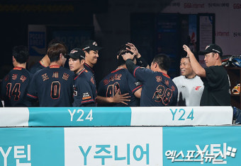 한화 '로사리오 4연타석 홈런에 축제 분위기'[포토]