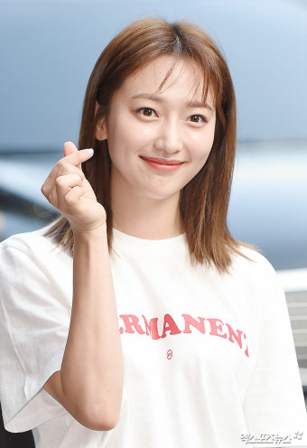 [엑's HD] 표예진 '깜찍 하트'