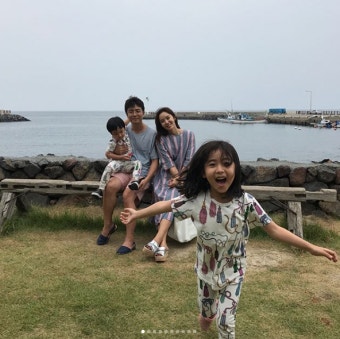 박지윤최동석, 자녀들과 가족 여행…제주도 물들인 행복