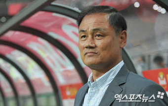 강원FC 최윤겸 감독, 부임 2년 만에 자진 사퇴