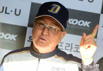 김경문 감독 '1차전 무조건 잡아야죠'[포토]