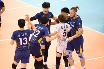 '펠리페 30점' 한국전력, 1위 삼성화재 꺾고 2연패 탈출
