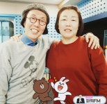 우리 닮았나요…김영철, 쌍둥이 같은 친누나와 방송 인증샷