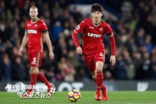 기성용, EPL 154경기 출장 달성…박지성과 최다 출전 타이