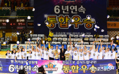 이변은 없다 우리은행, KB 완파하고 통합 6연패-V10 위업