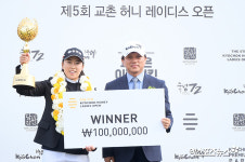 [엑s HD 화보] 황금알을 낳은 김해림 16년만의 3연패 달성