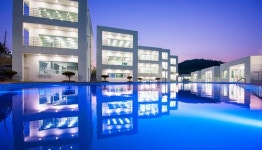 포항 구룡포, 초대형 야외수영장 갖춘 가족여행펜션 ‘화이트7풀빌라펜션’