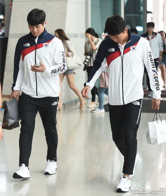 출국장 들어서는 오지환-박해민[포토]