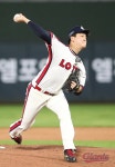 롯데 김원중, KIA전 5⅓이닝 3실점 '6승 요건'