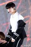 [엑s HD포토] 배진영 무대에서 훌러덩