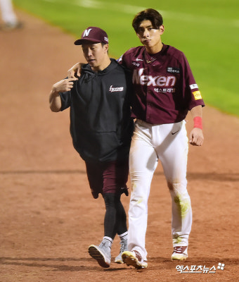 '어깨 부상' 이정후, 다행히 뼈에는 이상 없어…22일 재검진