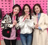 장미보다 예쁜...유호정X채수빈, 씨네타운 출연 인증샷