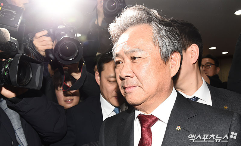 이기흥 회장, 갑작스런 조기 사퇴 의사 표명... 한국 체육계 변화의 시작