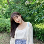에이프릴 나은, 밤이나 낮이나 빛나는 미모[★해시태그]