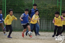 지역사회공헌 아산, 초등학교 방문해 드리블, 슈팅 등 기본기 코칭