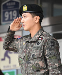 특급전사 정용화, 전역을 명받았습니다[엑s HD화보]