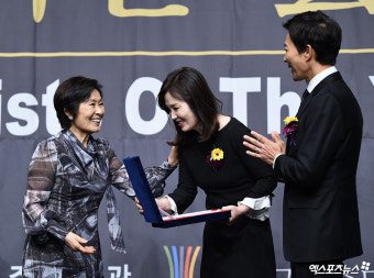 김혜자 '하희라-최수종 부부에게 보내는 축하'[엑's HD포토]
