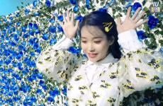 아이유, ‘블루밍’ 뮤직비디오 촬영 비하인드 공개