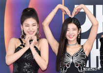 예지-리아 있지가 전하는 메리 크리스마스[엑s HD포토]