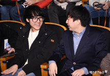 카카오 이병권-스코어 고동빈, 은퇴식에서 반가운 인사[포토]
