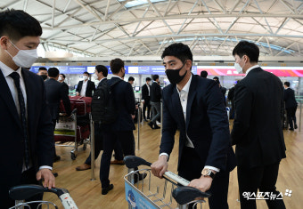 스프링캠프 출국 준비하는 키움 선수단[포토]
